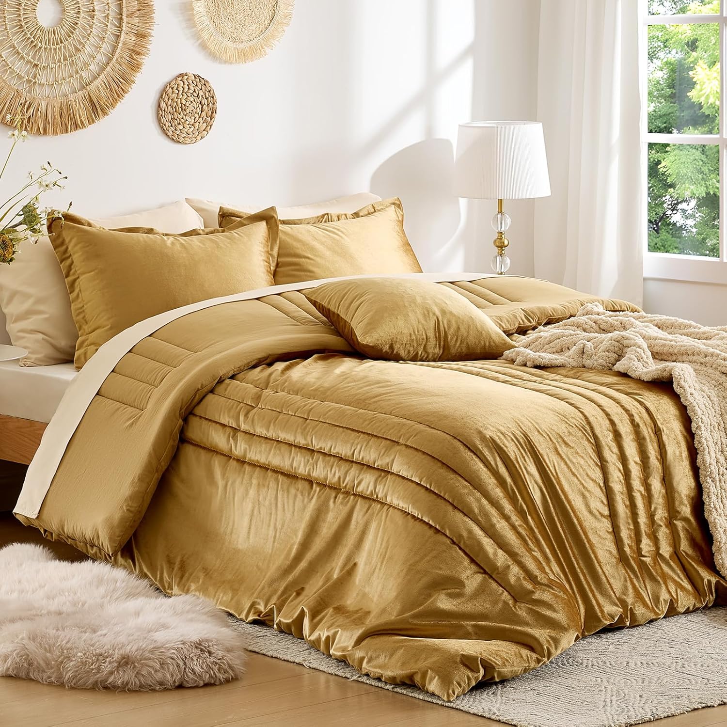 Bedding Comforter Set Queen Size 3 Pieces-Luxury Shiny Gold Striped Lightweight Bedroom Down Comforter Queen Size,Soft Velvet Bed Set for Winter with 2 Pillow Shams