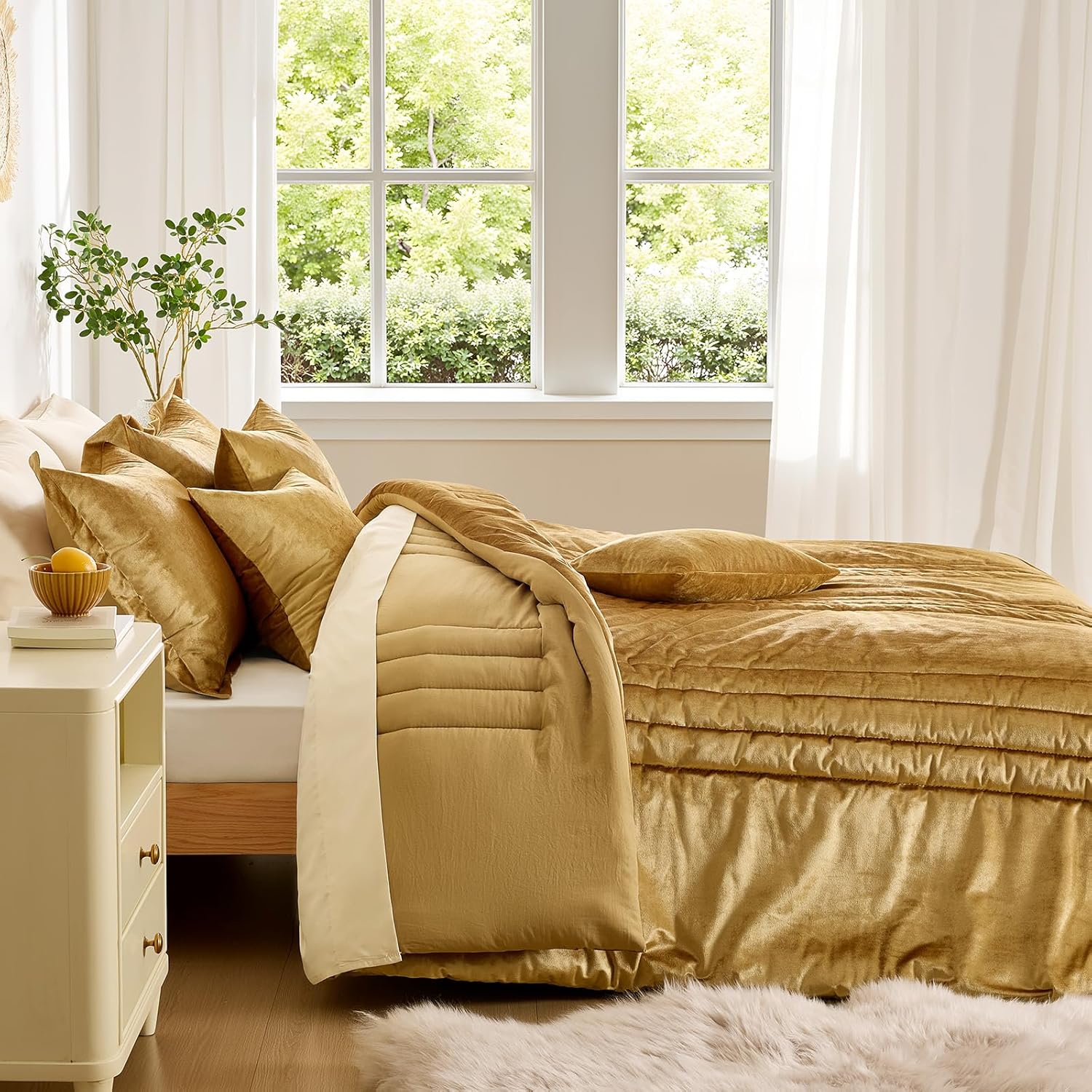 Bedding Comforter Set Queen Size 3 Pieces-Luxury Shiny Gold Striped Lightweight Bedroom Down Comforter Queen Size,Soft Velvet Bed Set for Winter with 2 Pillow Shams